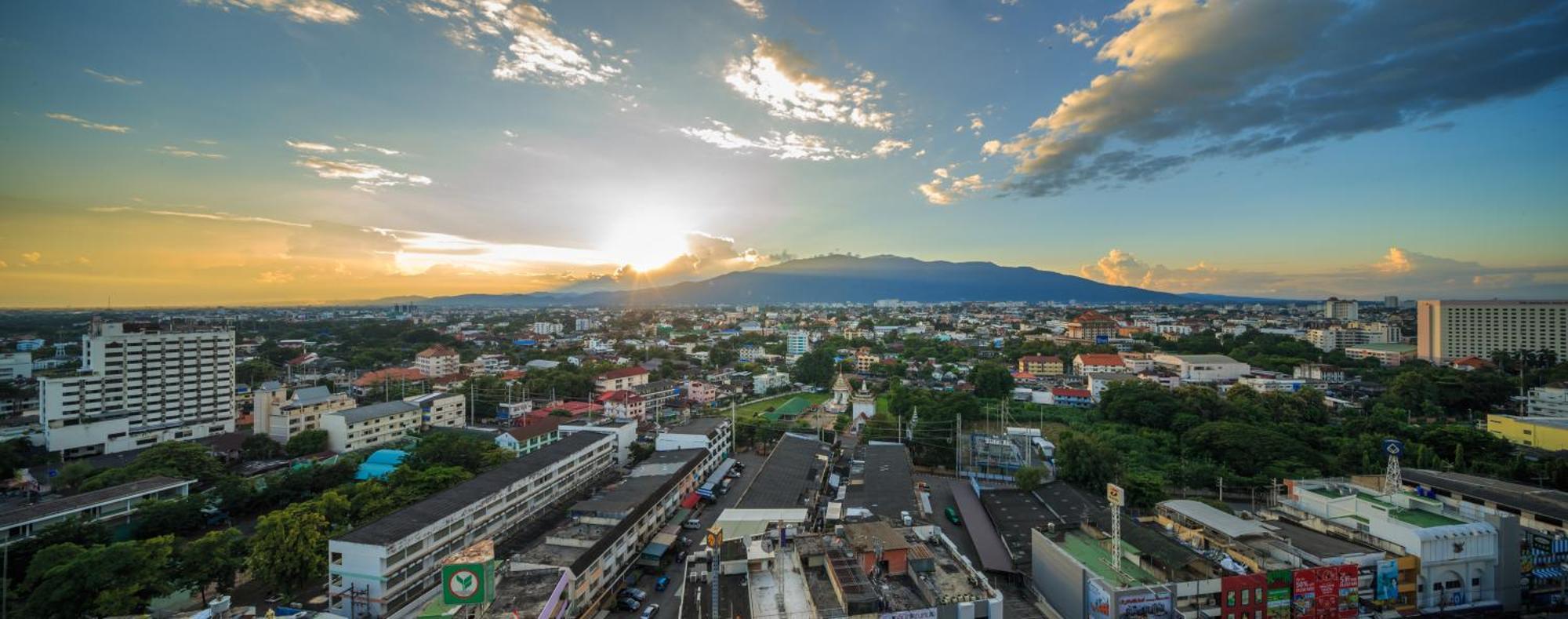The Astra Condo Chaing Mai Чиангмай Екстериор снимка